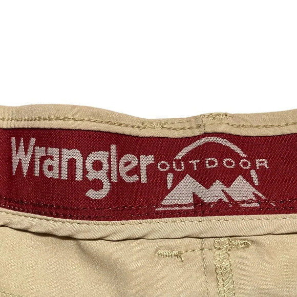 Wrangler Men's Outdoor Shorts, Size 42, Beige,‎ Performance Utility, New w Tags - Picture 3 of 10